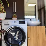 Apartamento Colorful Oasis With Sunny Balcony Tirana
