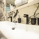Apartamento Colorful Oasis With Sunny Balcony *