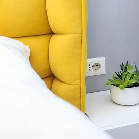 شقة Colorful Oasis With Sunny Balcony تيرانا