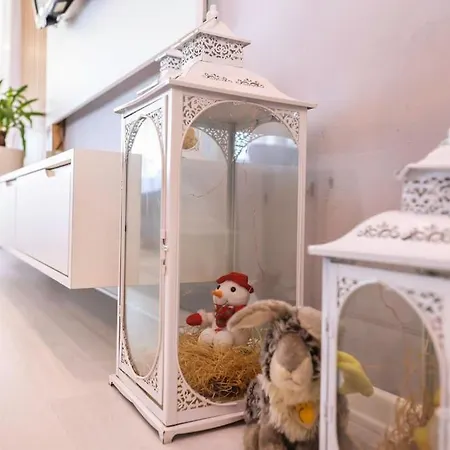 Appartamento Colorful Oasis With Sunny Balcony Tirana