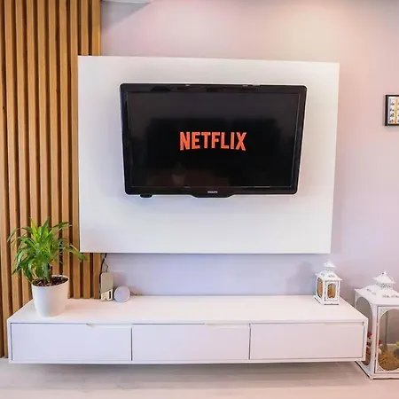 Appartamento Colorful Oasis With Sunny Balcony