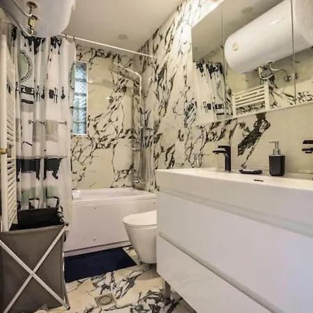 Colorful Oasis With Sunny Balcony