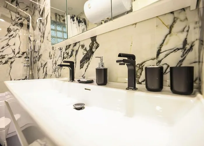 شقة Colorful Oasis With Sunny Balcony *