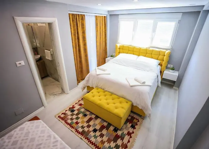 Colorful Oasis With Sunny Balcony تيرانا