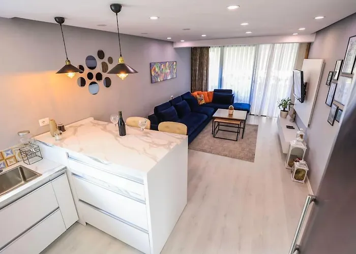 شقة Colorful Oasis With Sunny Balcony *