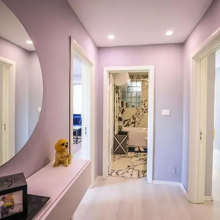 Colorful Oasis With Sunny Balcony Tiran