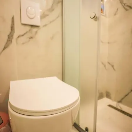 Colorful Oasis With Sunny Balcony Daire *