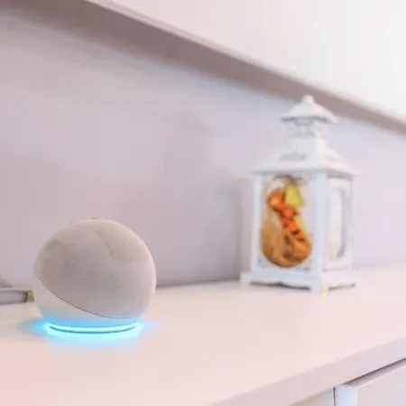 Colorful Oasis With Sunny Balcony *