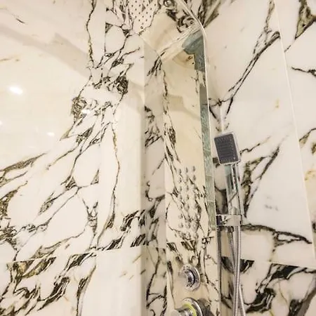 Colorful Oasis With Sunny Balcony * Tiran