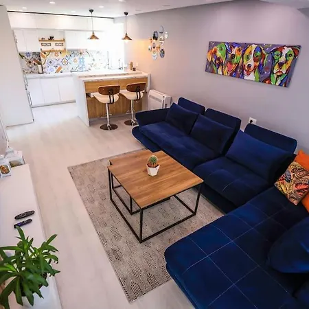 Colorful Oasis With Sunny Balcony Daire *