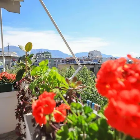 Colorful Oasis With Sunny Balcony * Tiran