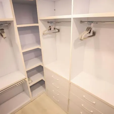 Colorful Oasis With Sunny Balcony Daire