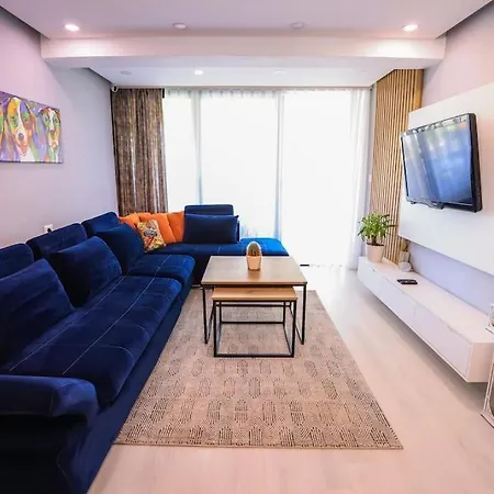 Colorful Oasis With Sunny Balcony Tiran