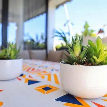 Colorful Oasis With Sunny Balcony Daire *