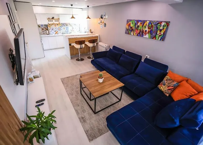 Colorful Oasis With Sunny Balcony 아파트 *