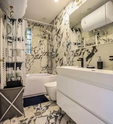 Colorful Oasis With Sunny Balcony