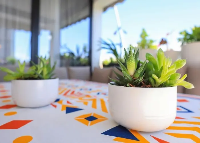 Colorful Oasis With Sunny Balcony Apartman *